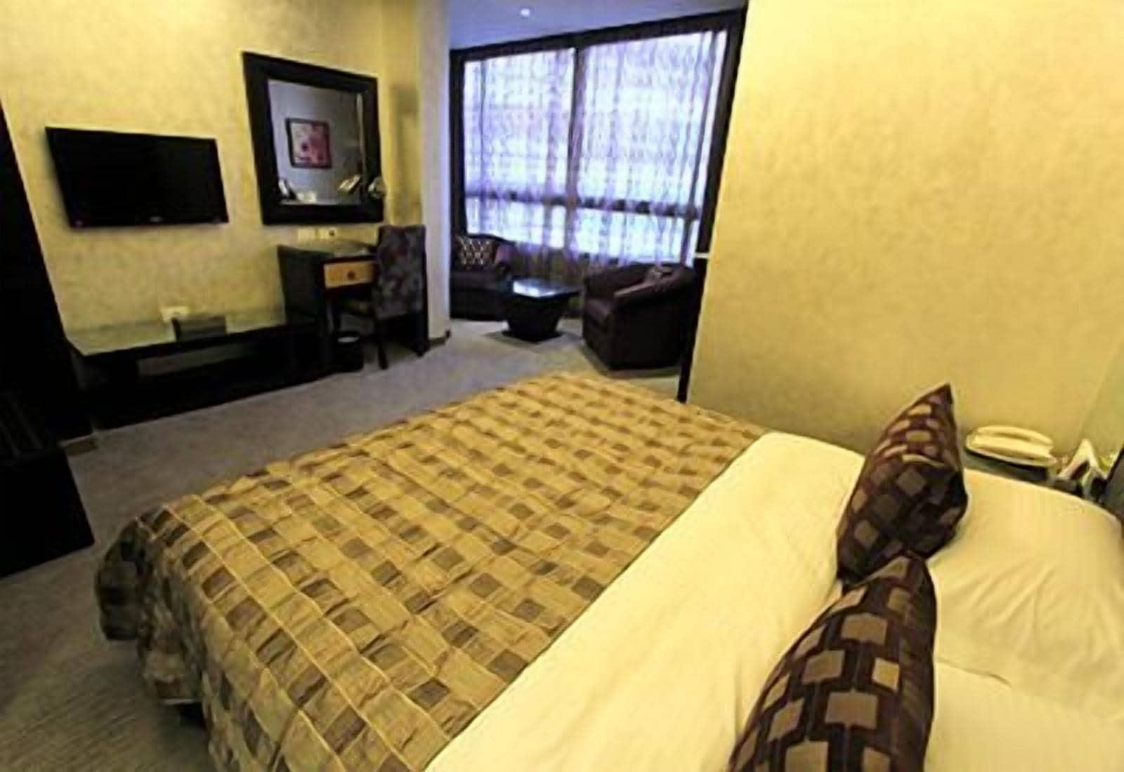 Hotel Elite & 4*